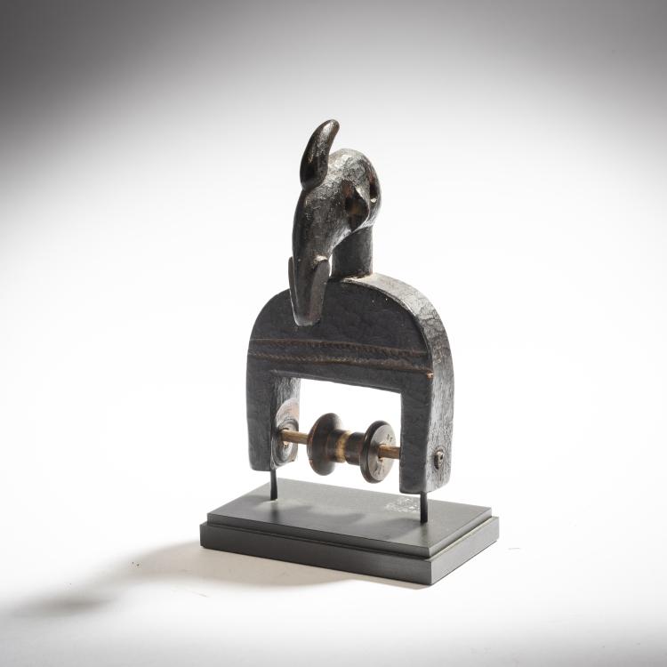 Hauptbild zu Objekt, Loom roll holder, Elfenbeink&uuml;ste, 151C 833