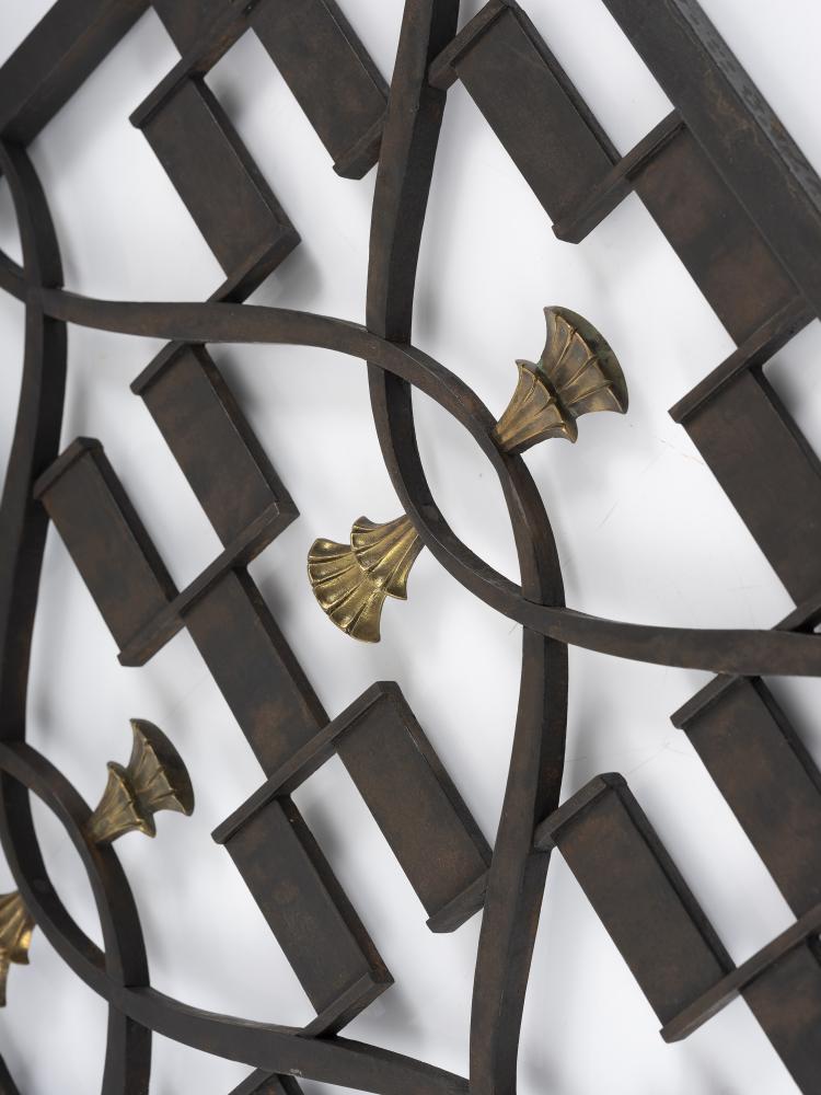 Bild 1 zu Objekt, Heizungsverkleidung, um 1930, Brandt, Edgar, Paris (zugeschrieben), 147B 413