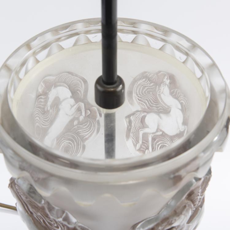 Bild 2 zu Objekt, 'Camargue' table lamp, 1942, Lalique, Ren&eacute;, Wingen-sur-Moder, 147A 68