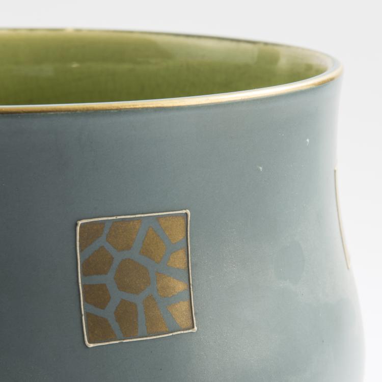 Bild 4 zu Objekt, Cachepot, c. 1910, Utzschneider & Cie., Sarreguemines, 147B 548