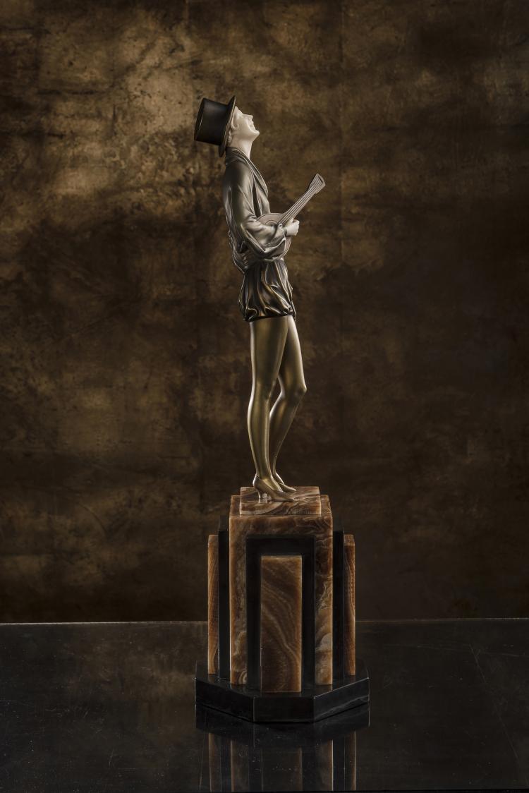 Bild 4 zu Objekt, 'Mandolin Player', c. 1925, 147B 397