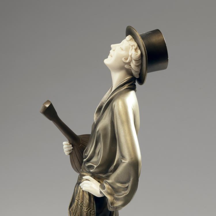 Bild 11 zu Objekt, 'Mandolin Player', c. 1925, 147B 397