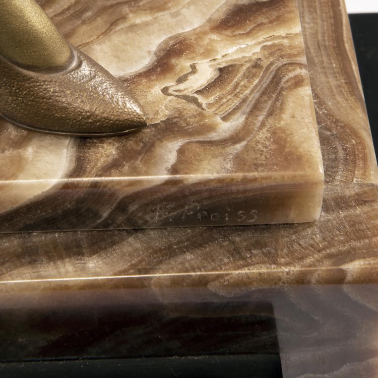 Bild 13 zu Objekt, 'Mandolin Player', c. 1925, 147B 397