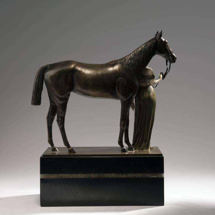 Bild 2 zu Objekt, 'Griechin, ein Pferd am Z&uuml;gel haltend', 1920er Jahre , Preiss & Kassler, Berlin, 147B 392