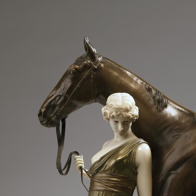 Bild 3 zu Objekt, 'Griechin, ein Pferd am Z&uuml;gel haltend', 1920er Jahre , Preiss & Kassler, Berlin, 147B 392