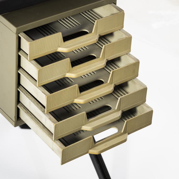 Bild 2 zu Objekt, Schreibmaschinentisch 'Arco', 1963, Olivetti, Ivrea, 146B 281