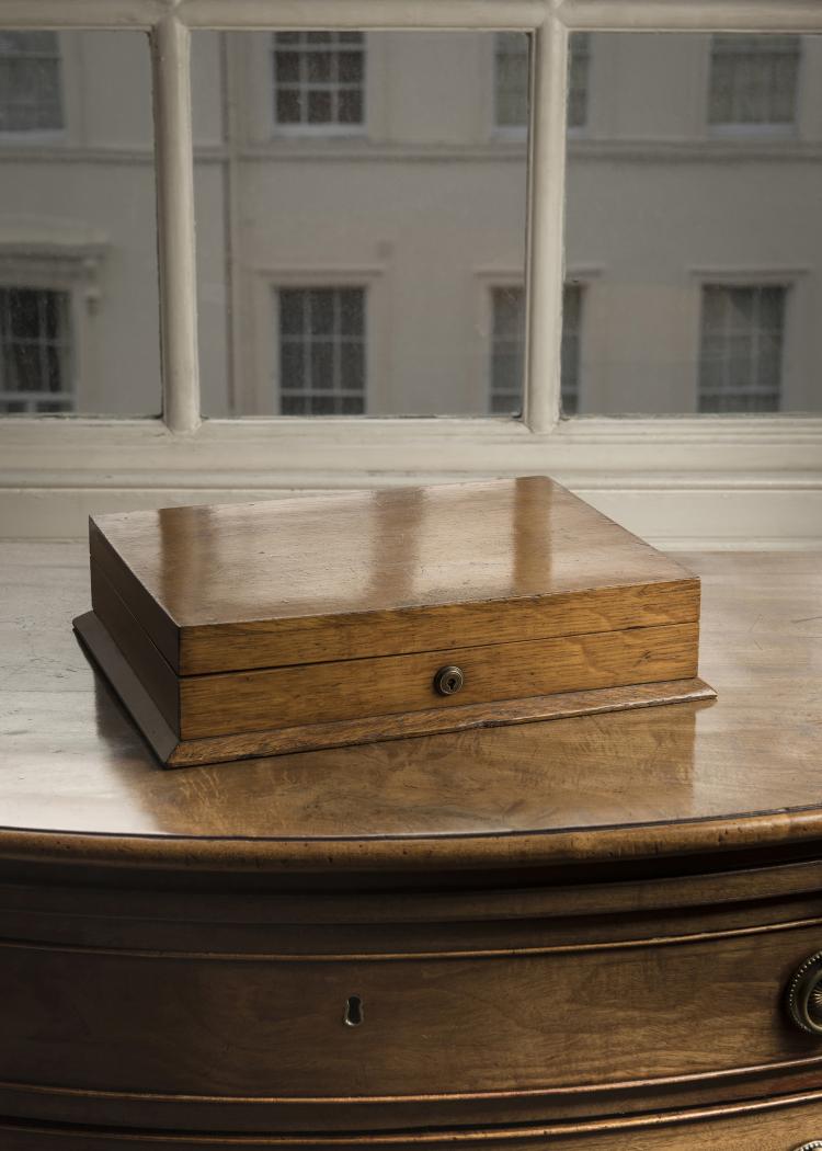 Hauptbild zu Objekt, Humidor mit erotischer Zeichnung, 1920er Jahre, England, 147B 695
