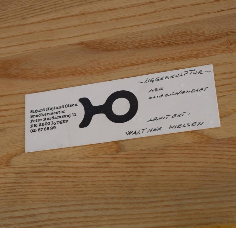 Bild 2 zu Objekt, 'Reclining sculptural chaiselounge with integrated side table', 1970s, Hojland Olsen, Sigurd, Lyngby, 146C 652