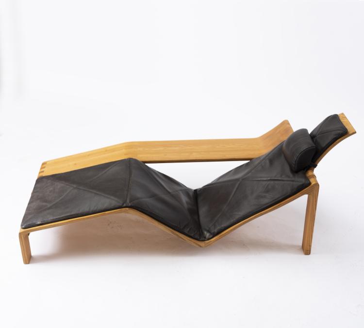 Bild 4 zu Objekt, 'Reclining sculptural chaiselounge with integrated side table', 1970s, Hojland Olsen, Sigurd, Lyngby, 146C 652