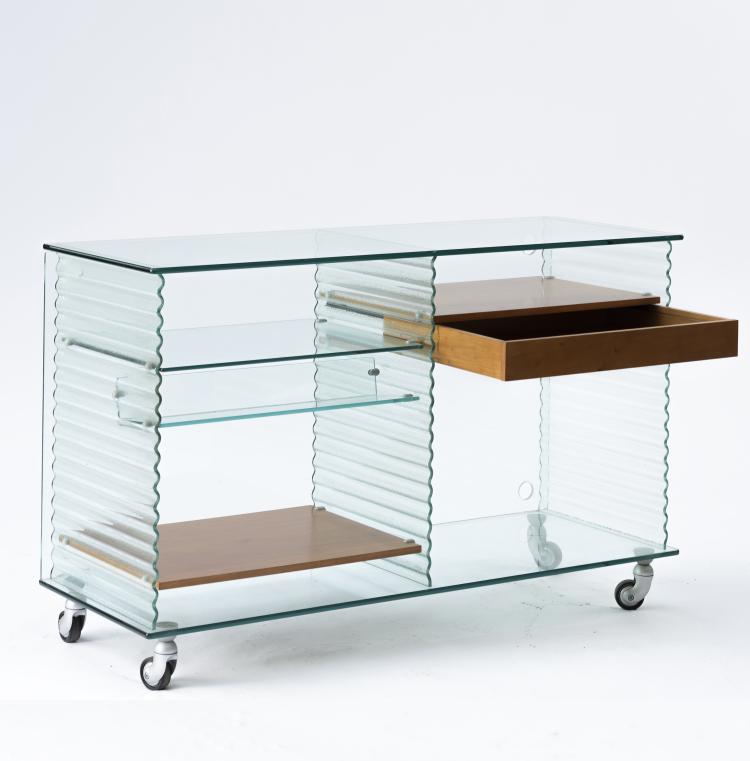 Bild 1 zu Objekt, 'Onda' sideboard on wheels, 1996, FIAM, Tavullia, Italien, 146C 677