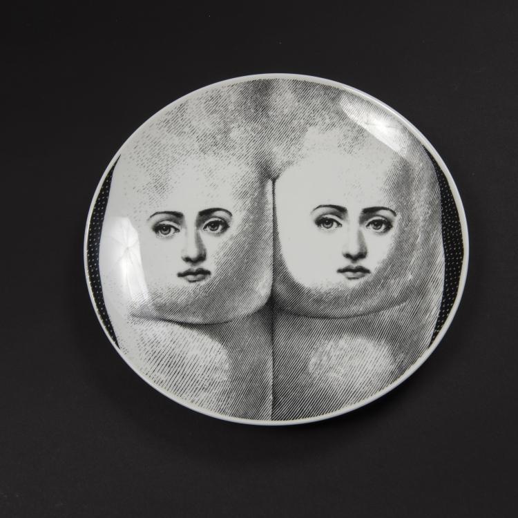 Bild 1 zu Objekt, Zwei Teller 'Tema e Variazioni', 1980er Jahre, Fornasetti, Mailand, 146B 263