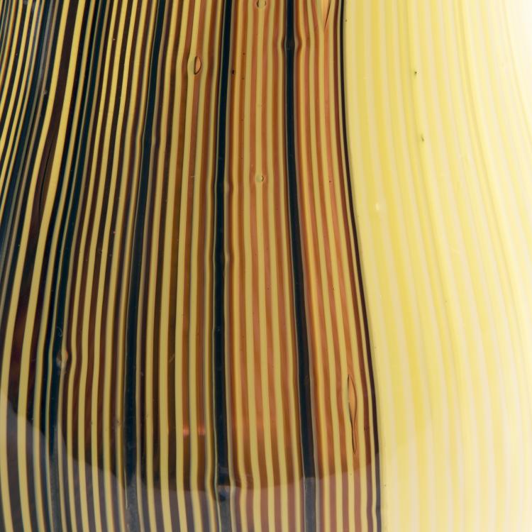 Bild 2 zu Objekt, 'Tessuto bicolore' vase, c. 1945-48, Venini & C., Murano, 146D 728