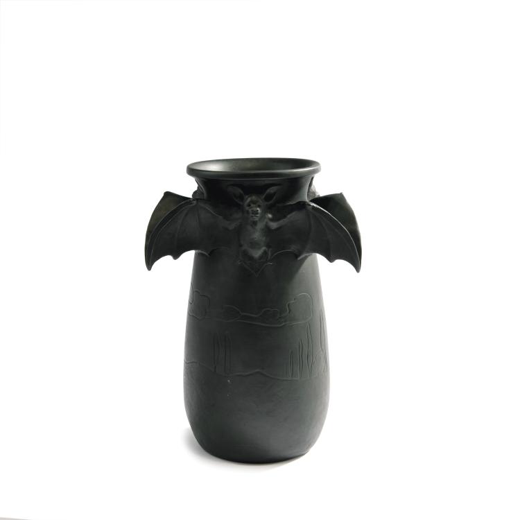 Hauptbild zu Objekt, Vase 'Fledermaus', um 1900, Hjorth's Terracottafabrik, R&ouml;nne (Bornholm), 147B 582