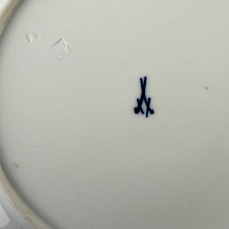 Bild 1 zu Objekt, Vier Speiseteller 'Peitschenhieb', 1903/04, Mei&szlig;en, KPM, 148A 25