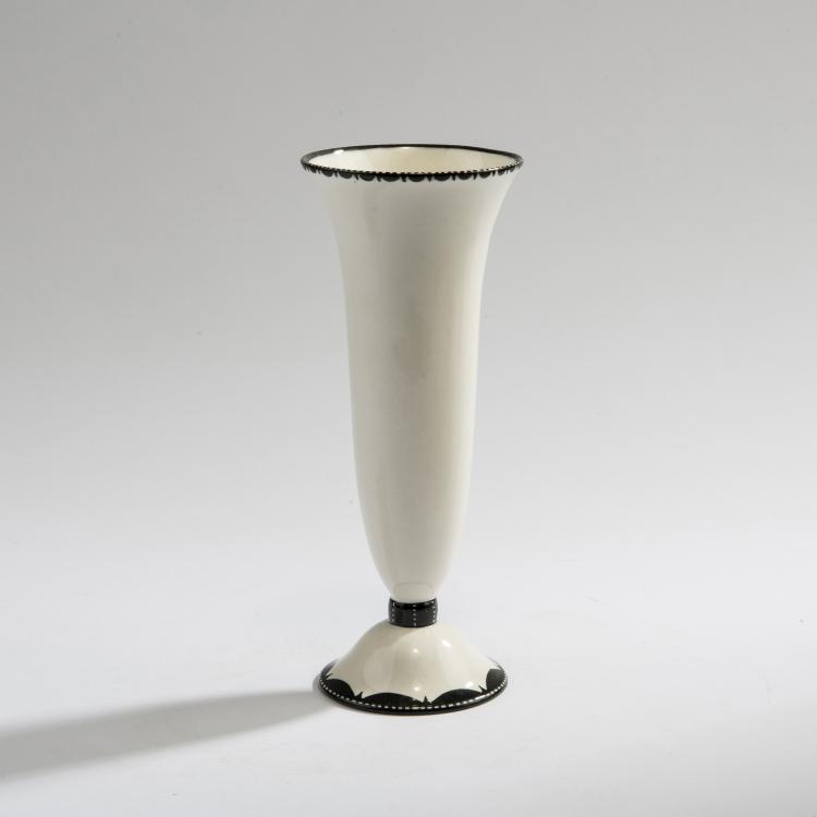 Bild 2 zu Objekt, Schlanke Glockenvase, um 1912, Vereinigte Wiener und Gmundner Keramik, 148A 75