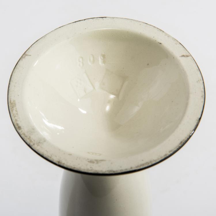 Bild 3 zu Objekt, Schlanke Glockenvase, um 1912, Vereinigte Wiener und Gmundner Keramik, 148A 75