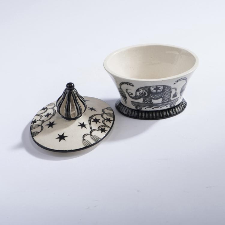 Bild 4 zu Objekt, Deckeldose mit Elefanten, um 1915/16, Vereinigte Wiener und Gmundner Keramik, 148A 77