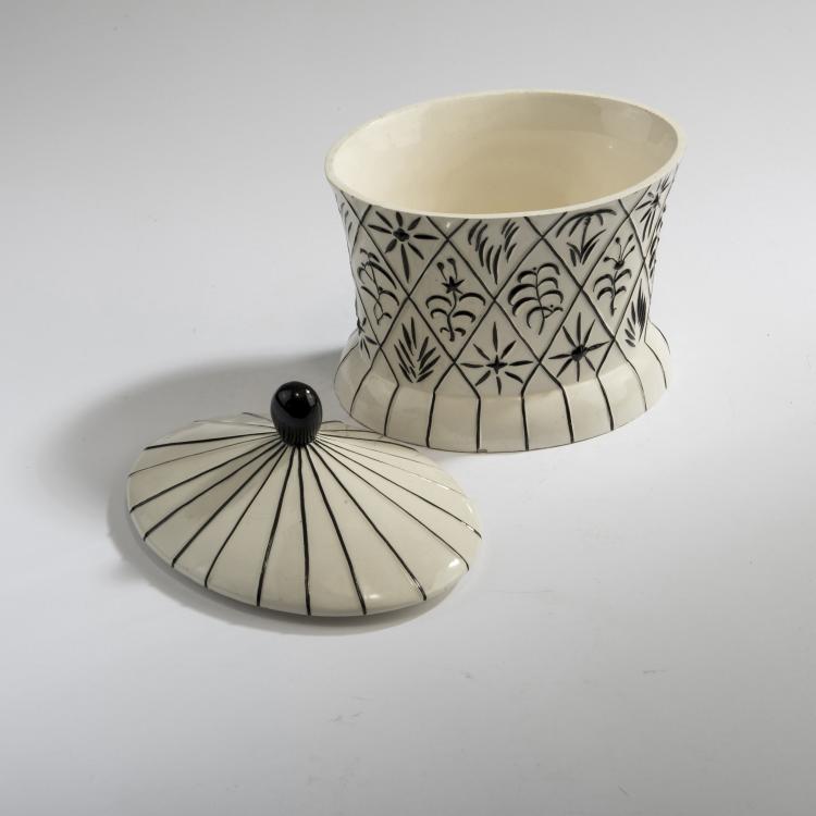 Bild 3 zu Objekt, Deckeldose, um 1916, Vereinigte Wiener und Gmundner Keramik, 148A 78