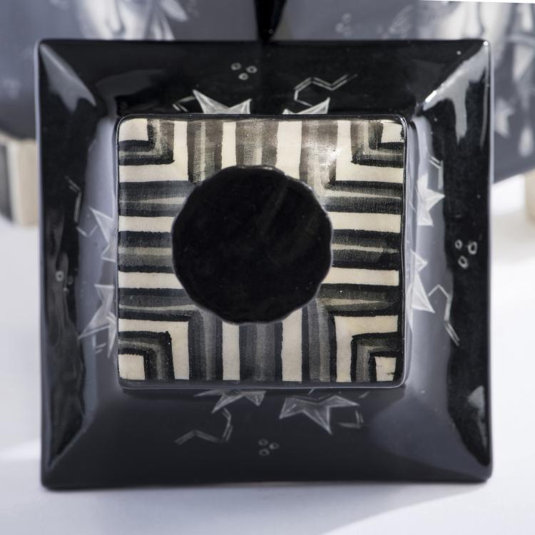 Bild 3 zu Objekt, Deckeldose 'Kopf', um 1920, Vereinigte Wiener und Gmundner Keramik, 148A 81