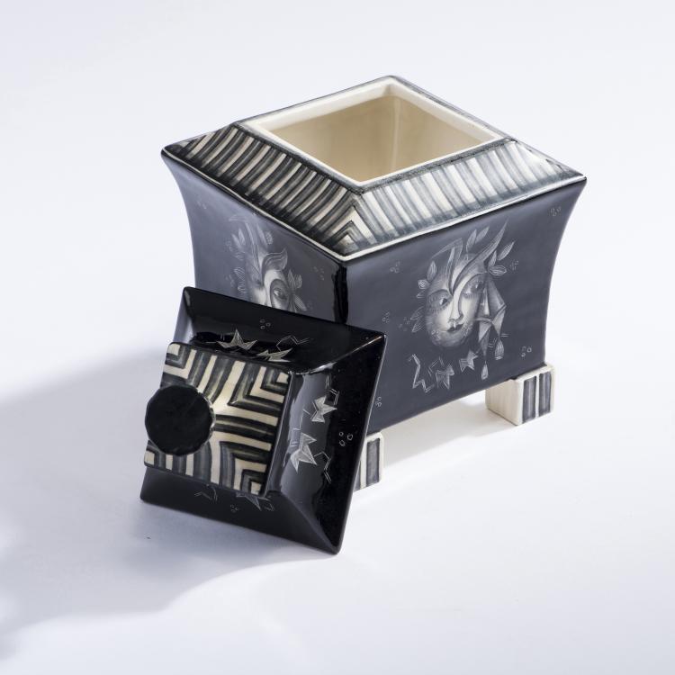 Bild 4 zu Objekt, Deckeldose 'Kopf', um 1920, Vereinigte Wiener und Gmundner Keramik, 148A 81