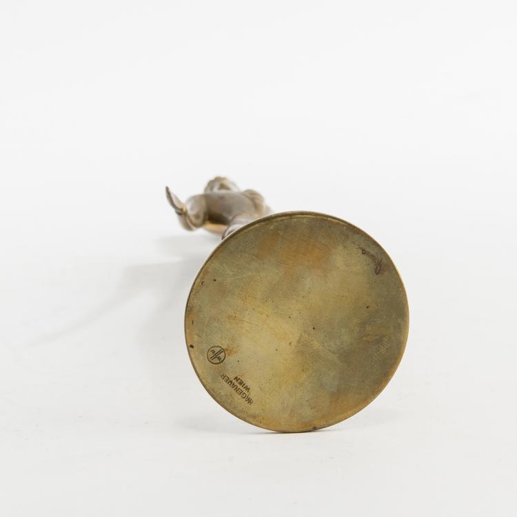 Bild 4 zu Objekt, 'M&auml;dchen im Anzug', um 1930, Hagenauer, Wien, 147B 353