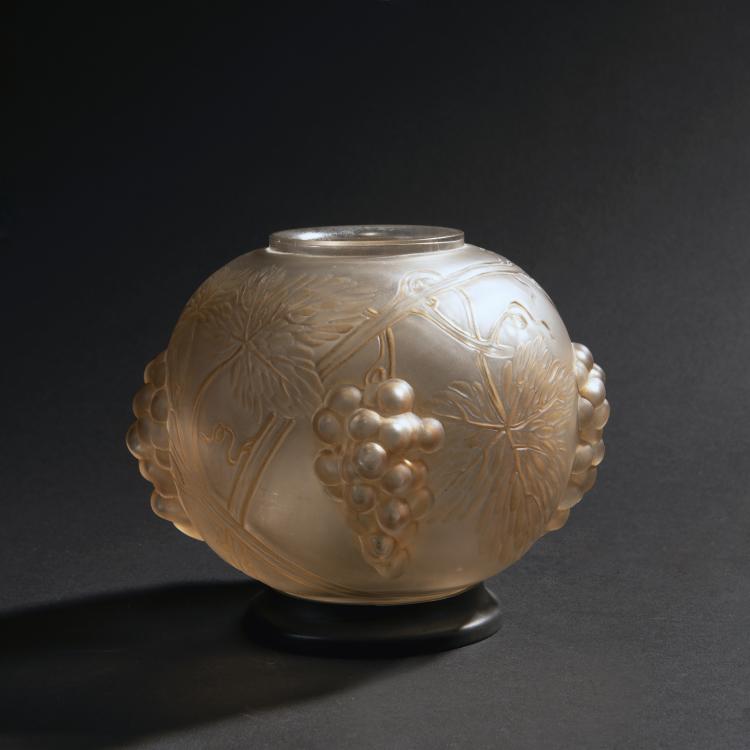 Hauptbild zu Objekt, Perfume burner 'Raisins', 1921, Lalique, Ren&eacute;, Wingen-sur-Moder, 147A 13