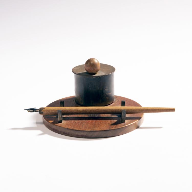 Bild 1 zu Objekt, Tintenfass mit Ablage und Feder, 1936, Ruppelwerk, Gotha, 148A 185