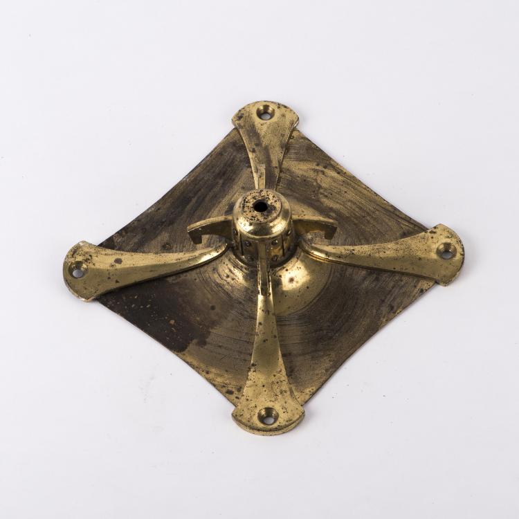 Bild 1 zu Objekt, Luster bracket, c. 1904, Henry van de Velde (attributed), Seyffart, Altenburg (zugeschrieben), 148A 27