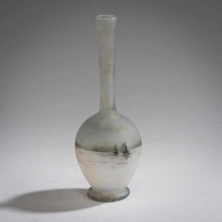 Bild 1 zu Objekt, Miniature vase 'Paysage Delft', 1899, Daum Fr&egrave;res, Nancy, 147B 100