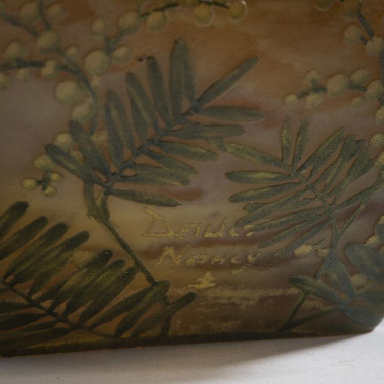 Bild 1 zu Objekt, 'Mimosas' bowl, c. 1902, Daum Fr&egrave;res, Nancy, 147B 105