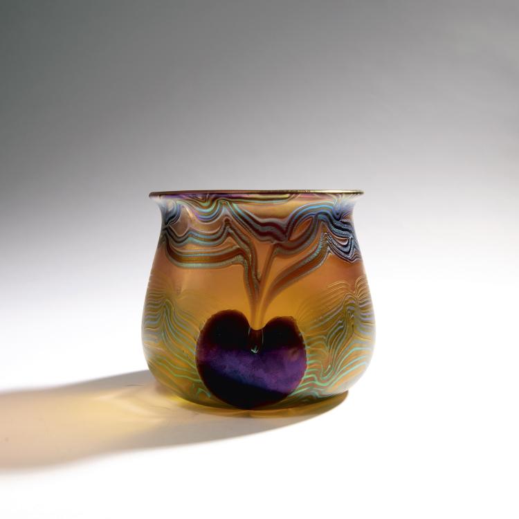 Hauptbild zu Objekt, Vase with hearts, 1902, L&ouml;tz Wwe., Klosterm&uuml;hle, 147B 283