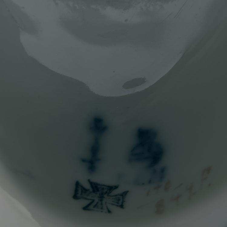 Bild 2 zu Objekt, 'Kniender Kurde' aus dem Hochzeitszug, 1910, Berlin, KPM, 148A 49