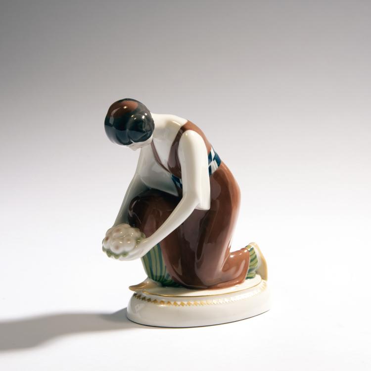 Hauptbild zu Objekt, 'Kniende T&uuml;rkin' aus dem Hochzeitszug, 1910, Berlin, KPM, 148A 50