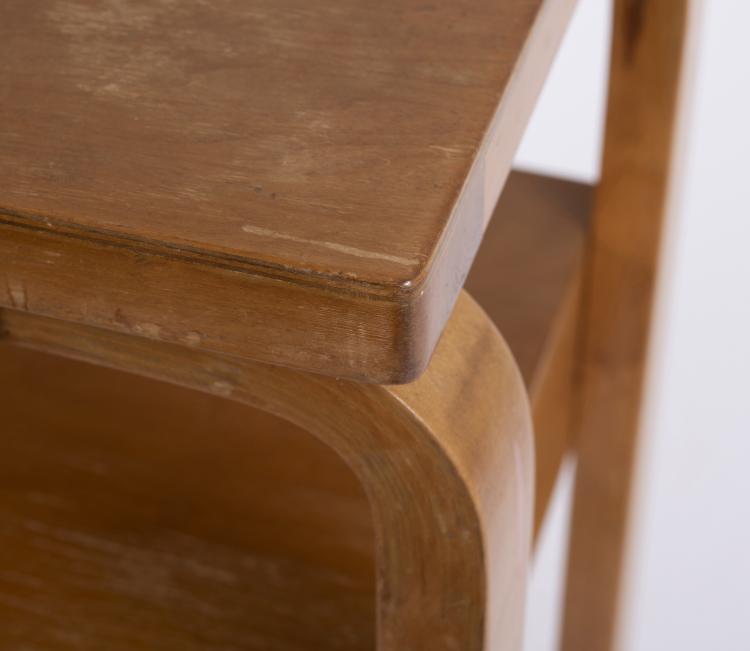 Bild 1 zu Objekt, Beistelltisch 'Radio table', um 1935, Artek, Helsinki, 148A 226