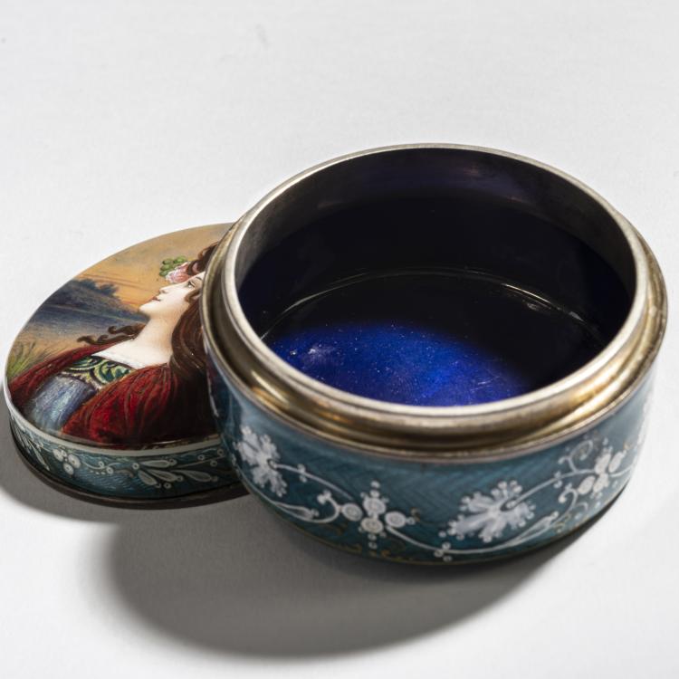 Bild 2 zu Objekt, Enamelled lidded box, c. 1900, Frankreich, 150B 463