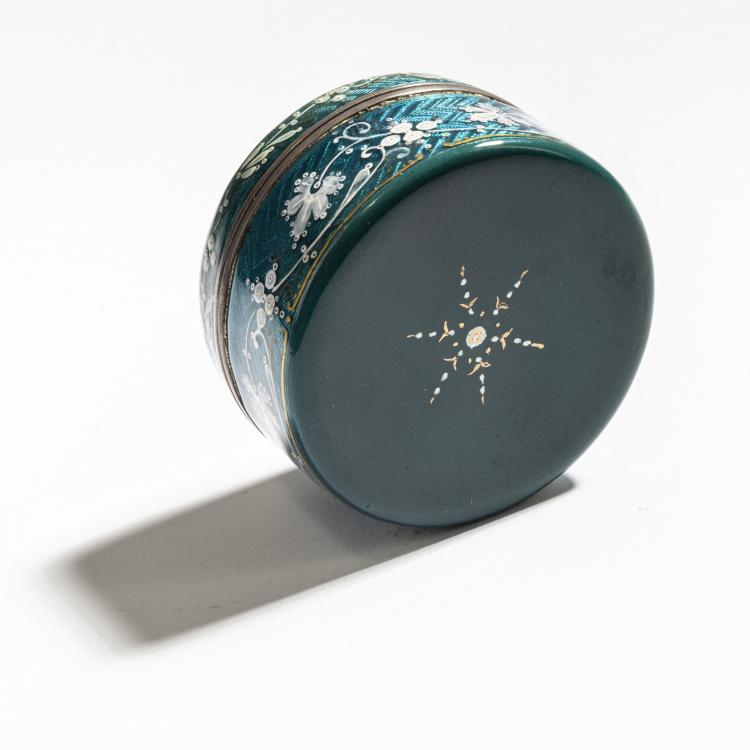 Bild 4 zu Objekt, Enamelled lidded box, c. 1900, Frankreich, 150B 463