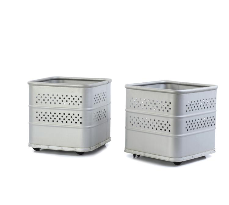 Hauptbild zu Objekt, Zwei Pflanzk&uuml;bel 'Portobello', 1980er Jahre, Zanotta, Mailand, 149A 257