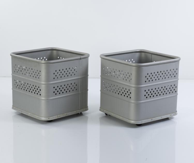 Bild 2 zu Objekt, Zwei Pflanzk&uuml;bel 'Portobello', 1980er Jahre, Zanotta, Mailand, 149A 257