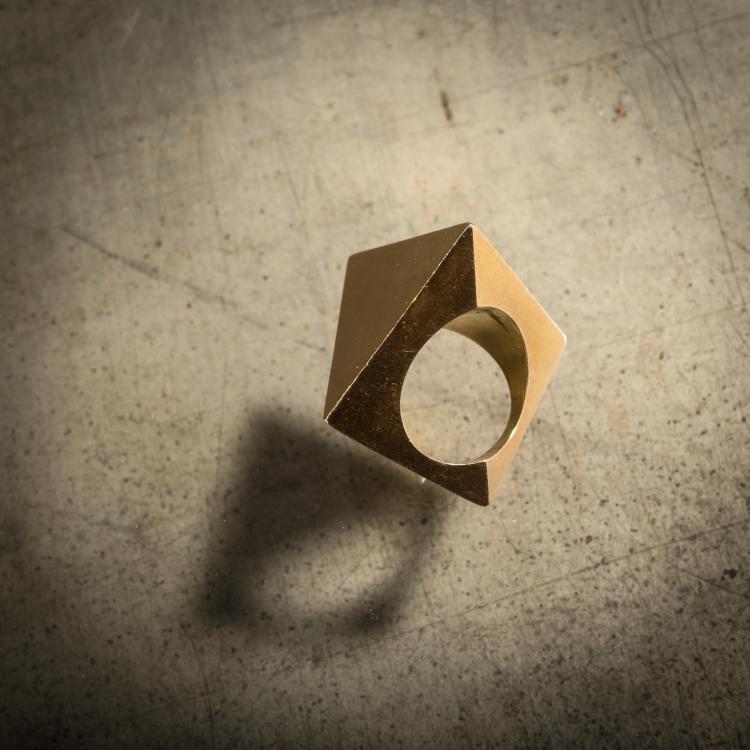Hauptbild zu Objekt, Pyramid ring, 1990s, Francesco Pavan, 154B 243