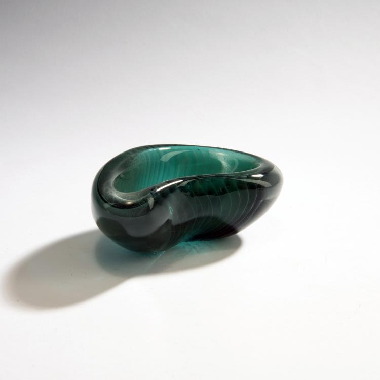 Hauptbild zu Objekt, 'Sommerso fumato' bowl, 1940, Alfredo Barbini, V.A.M.S.A, Murano, 149C 749