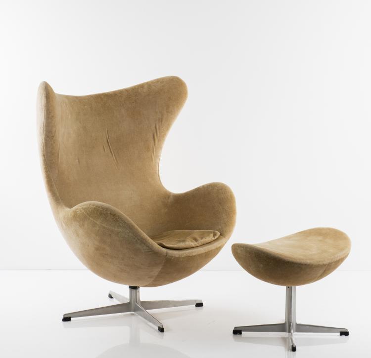 Bild 1 zu Objekt, 'Egg' chair and stool '3127', 1957, Arne Jacobsen, Hansen, Fritz, Aller&oslash;d, 149B 349