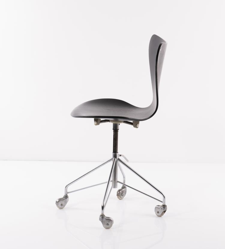 Bild 1 zu Objekt, '3117' desk chair, 1955, Arne Jacobsen, Hansen, Fritz, Aller&oslash;d, 149B 338