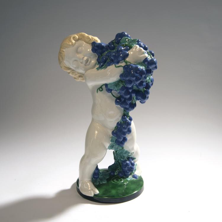 Hauptbild zu Objekt, Putto mit Trauben (Herbst), um 1907, Michael Powolny, Wiener Keramik, 150B 576