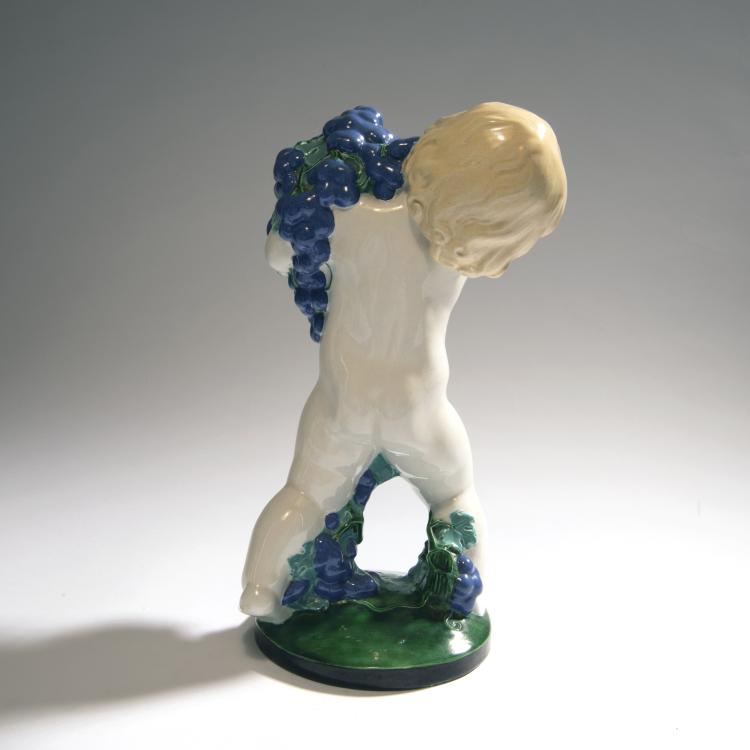 Bild 2 zu Objekt, Putto mit Trauben (Herbst), um 1907, Michael Powolny, Wiener Keramik, 150B 576