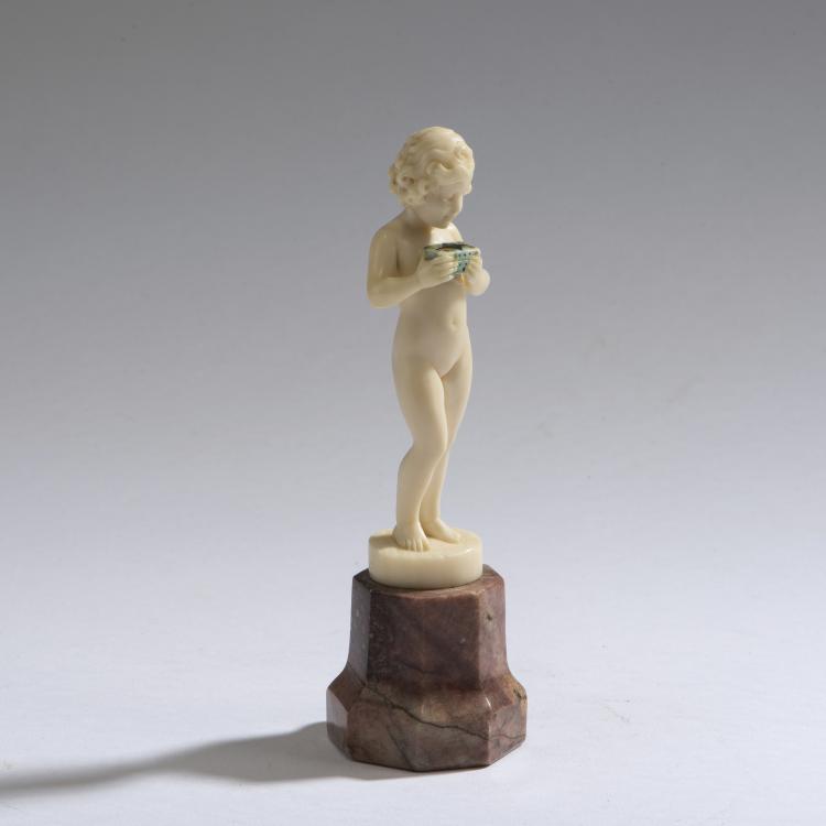 Hauptbild zu Objekt, 'Girl with small case', before 1914, Ferdinand Preiss, 150B 367