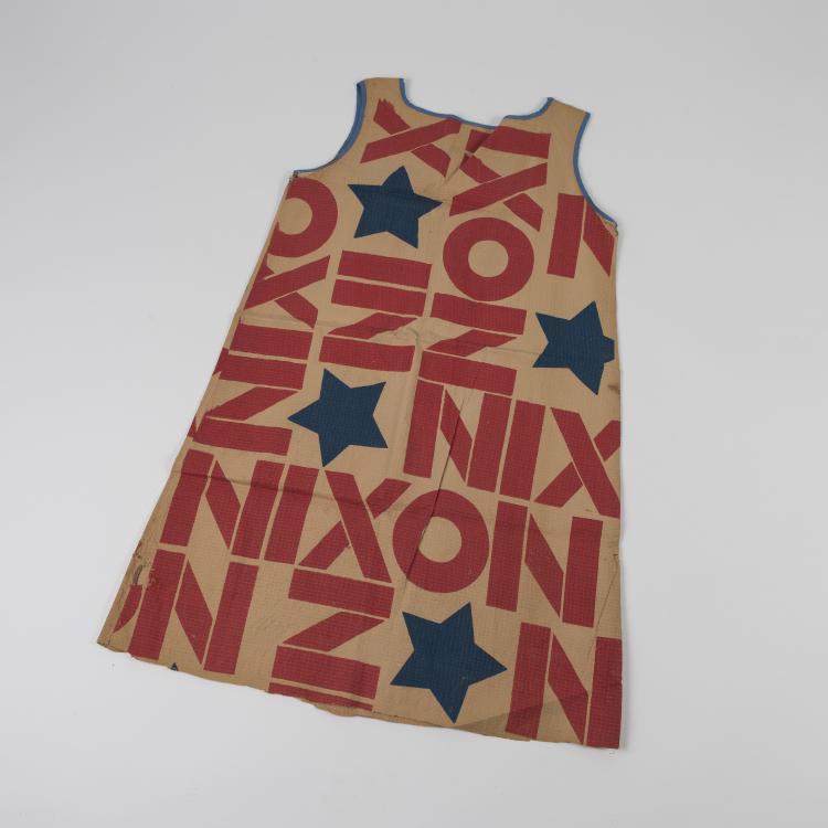 Bild 1 zu Objekt, 'Nixon Paper Dress', 1968, Mars of Ashville, N.C., 151C 760