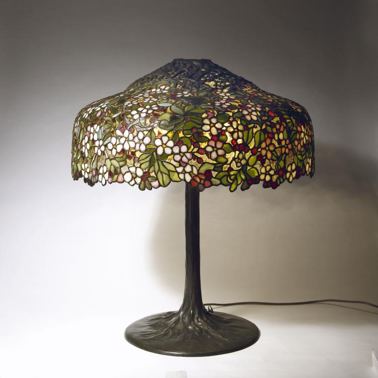 Bild 4 zu Objekt, 'Apple Blossom' table light, c. 1904, Louis C. Tiffany, Tiffany Studios, New York, 150B 325