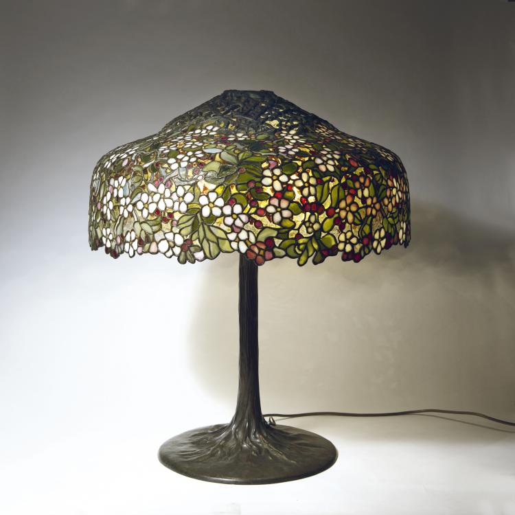 Bild 5 zu Objekt, 'Apple Blossom' table light, c. 1904, Louis C. Tiffany, Tiffany Studios, New York, 150B 325