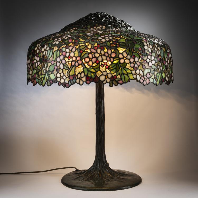 Bild 9 zu Objekt, 'Apple Blossom' table light, c. 1904, Louis C. Tiffany, Tiffany Studios, New York, 150B 325