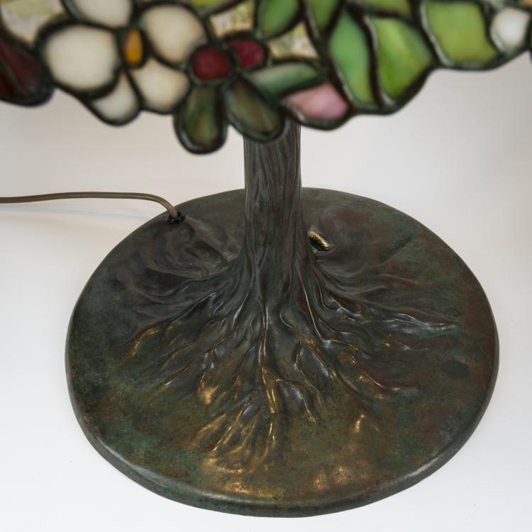 Bild 13 zu Objekt, 'Apple Blossom' table light, c. 1904, Louis C. Tiffany, Tiffany Studios, New York, 150B 325